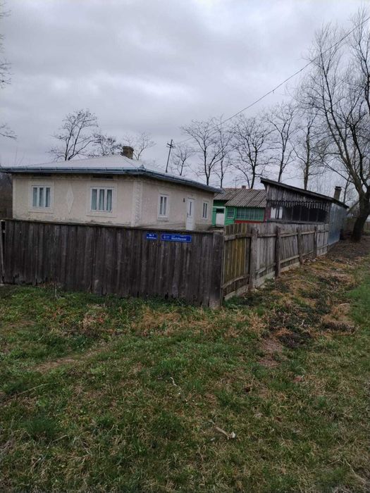 Casa batranesca si teren intravilan