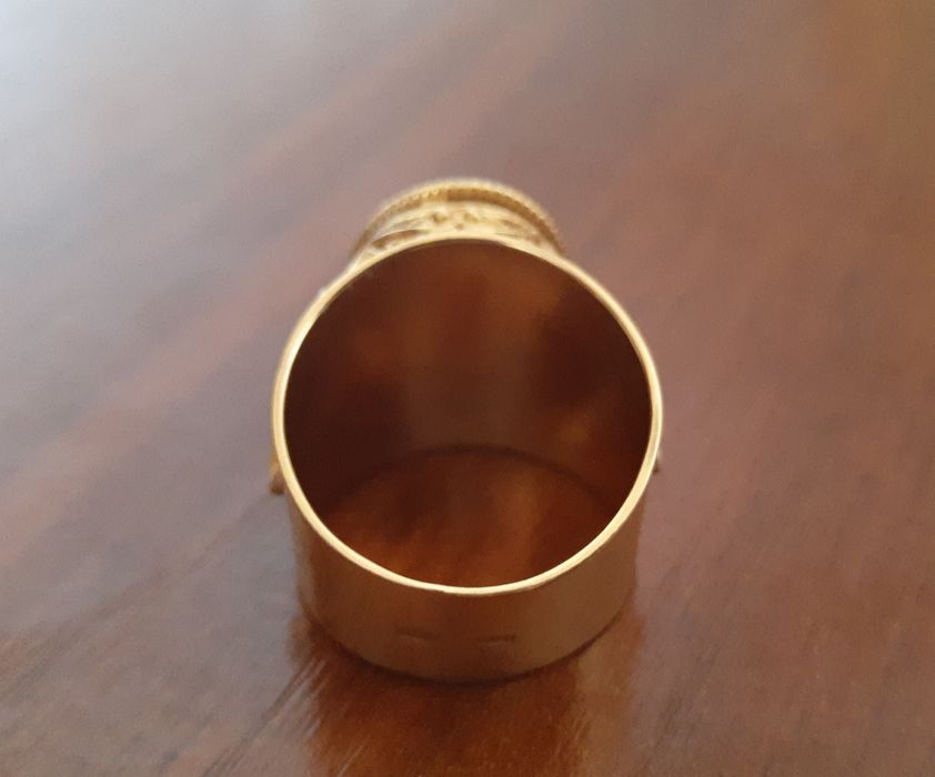 Золотое кольцо с бриллиантом