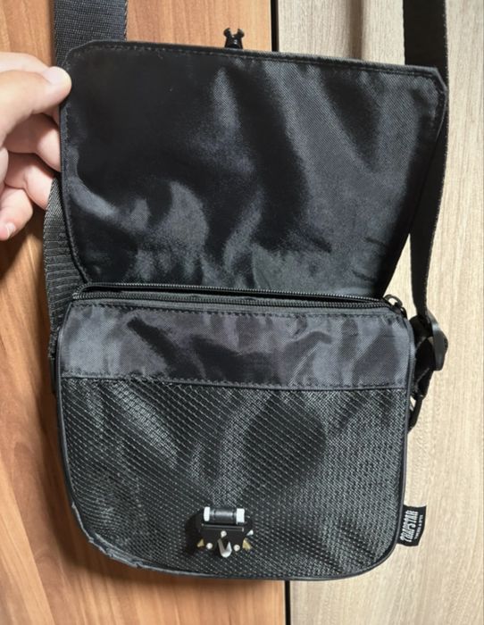 trapstar irongate reflective sidebag