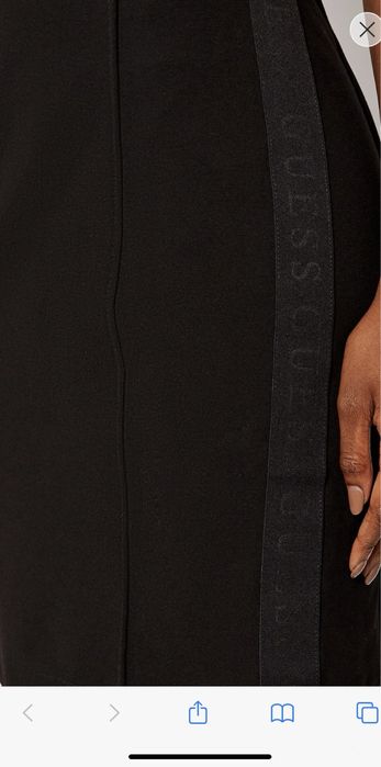 Рокля Guess, изчистена, еластична