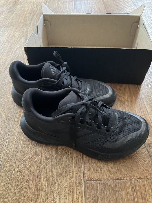 Продам кроссовки Adidas новые