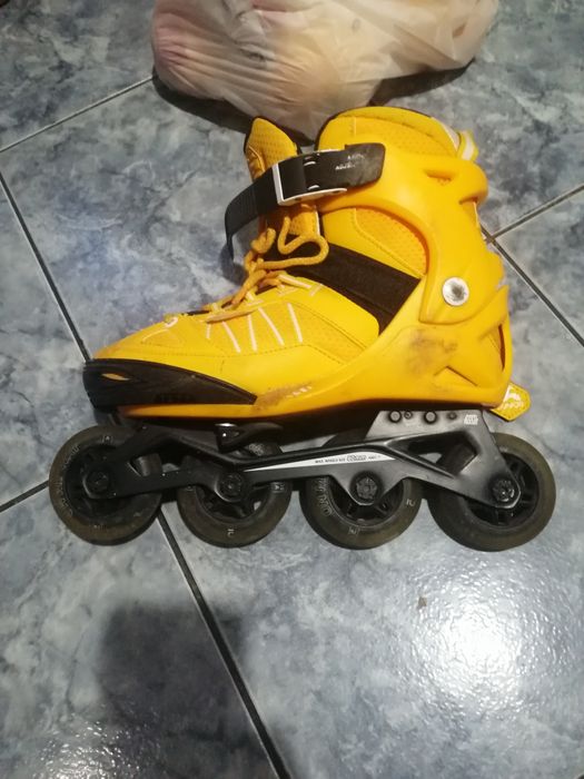 Vând role copii reglabile