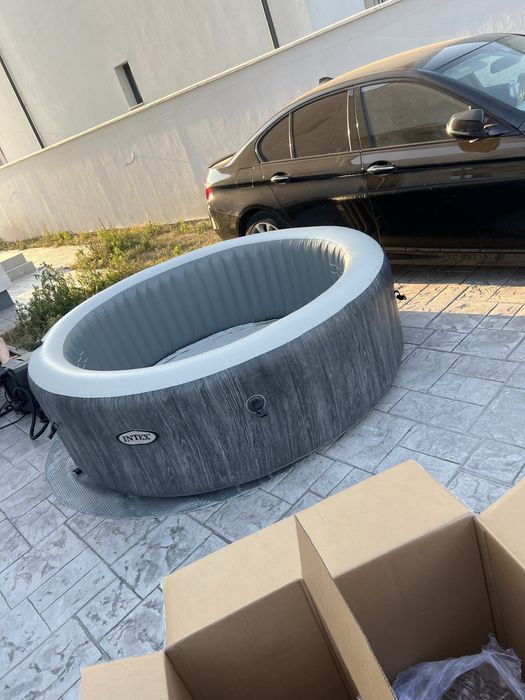 Vand jacuzzi  6 persoane