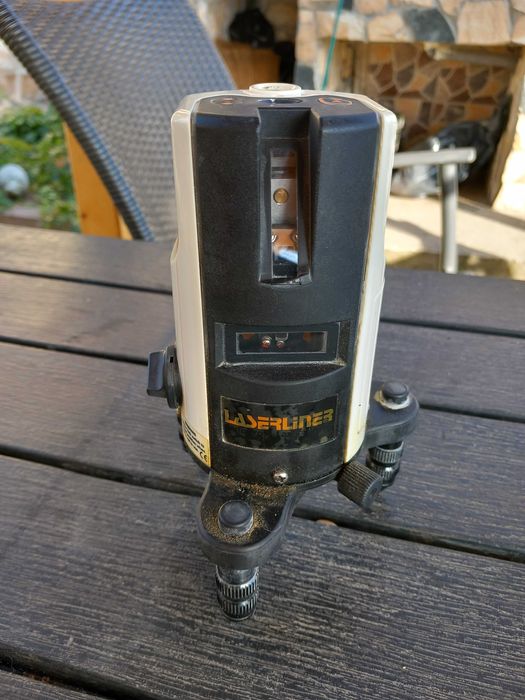 Лазерен нивелир.