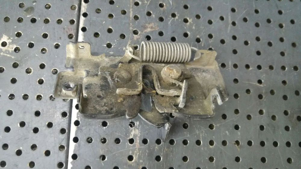 Broasca capota mazda 2 de dh