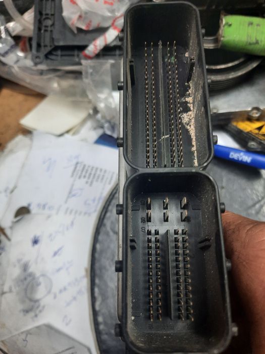 компютър  за двигател/ BMW Bosch  (e87.e90,x1(e87 e90,x1)