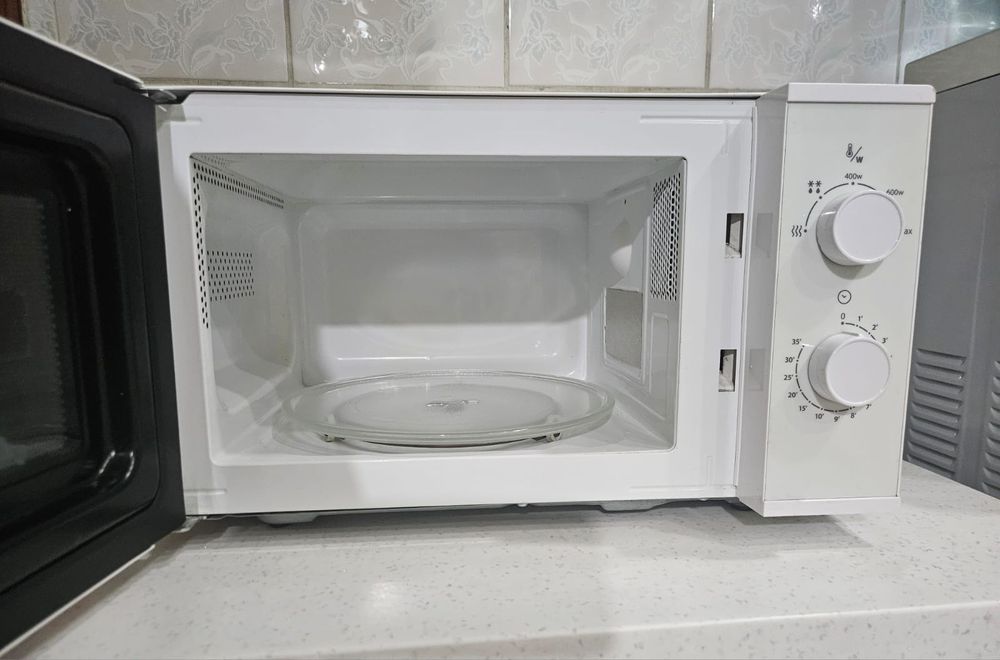 Микроволновка бу Hotpoint ARISTON