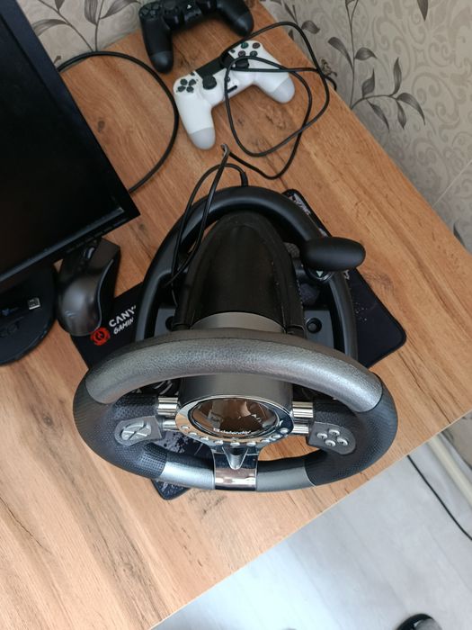 Срочно продаю игровой руль