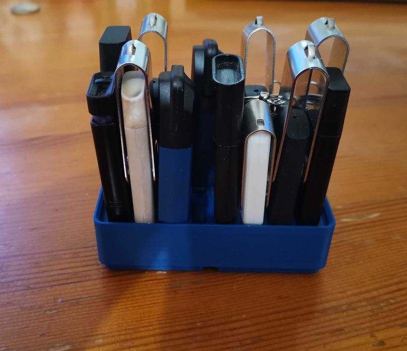Органайзер за USB памети - 16 броя