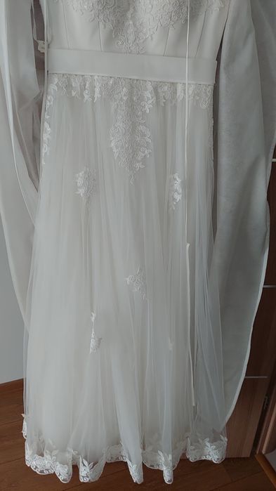 Rochie mireasa marimea 36-38 costum ginere marime 48