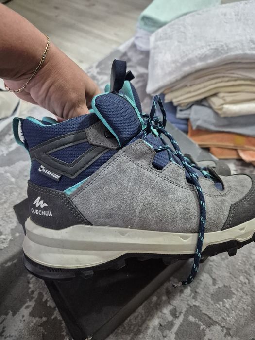 Ghete bocanci drumetie decathlon quechua impermeabile marime 37