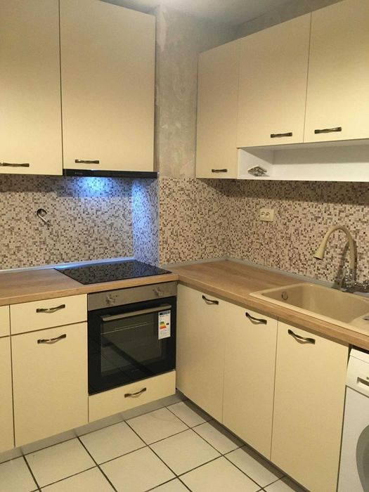 Изпълняване на интериорни решения. Сглобяване, монтаж, и проектиране на цялостно обзавеждане. Обемни офис проекти.