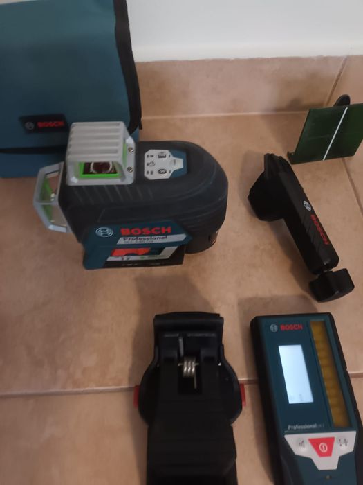 Vând laser Bosch cu lumina verde 360