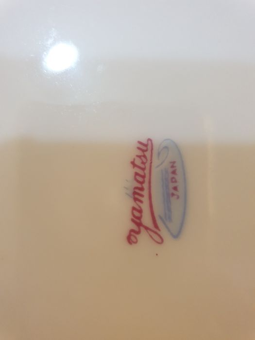 Большие тарелки.