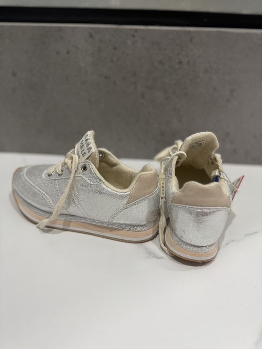 Продам кроссовки zara