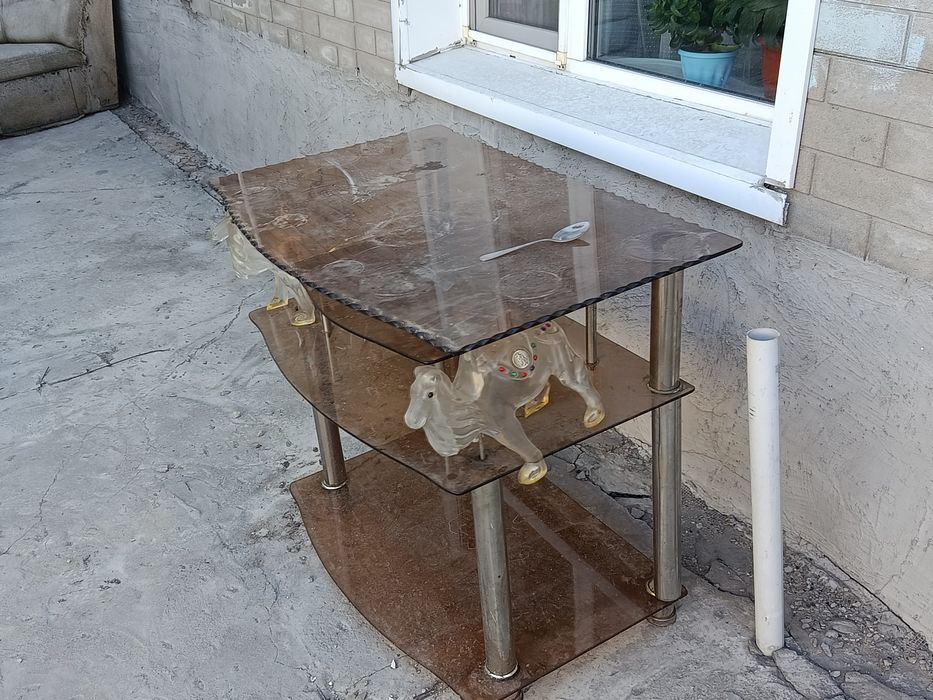 Стол для телевизора