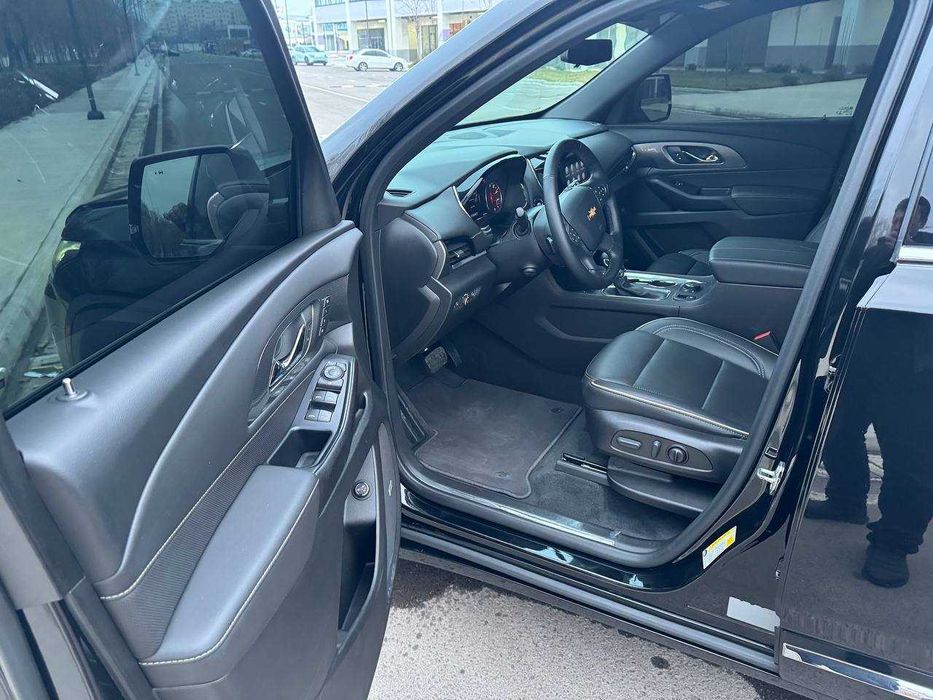 Срочно! Traverse Premier 2023г 26  тыс км пробега! Черный! Чистая!