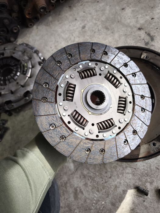 Kit ambreiaj complet volanta placa disc BMW seria 3 E9X seria 5 E60 X1 E84 motor 2.0 177 cai