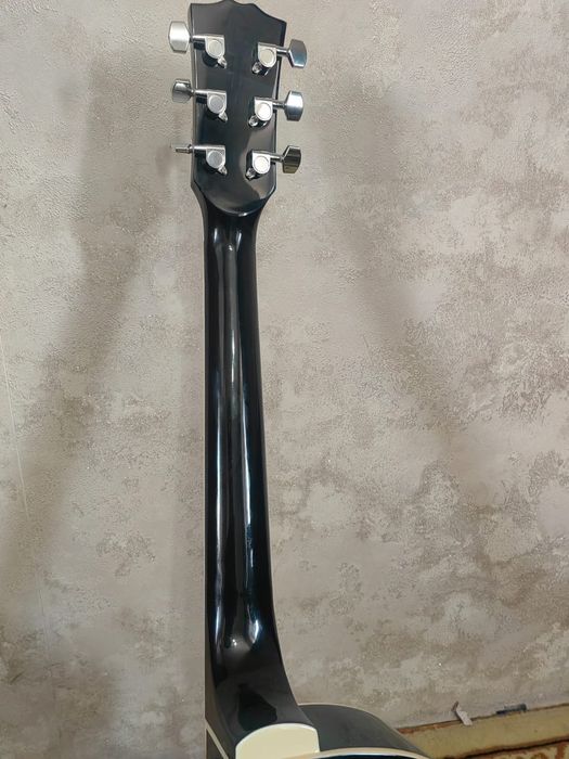 Продаю гитару Adagio