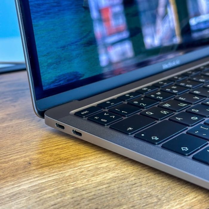 Macbook M1 / в новом состоянии