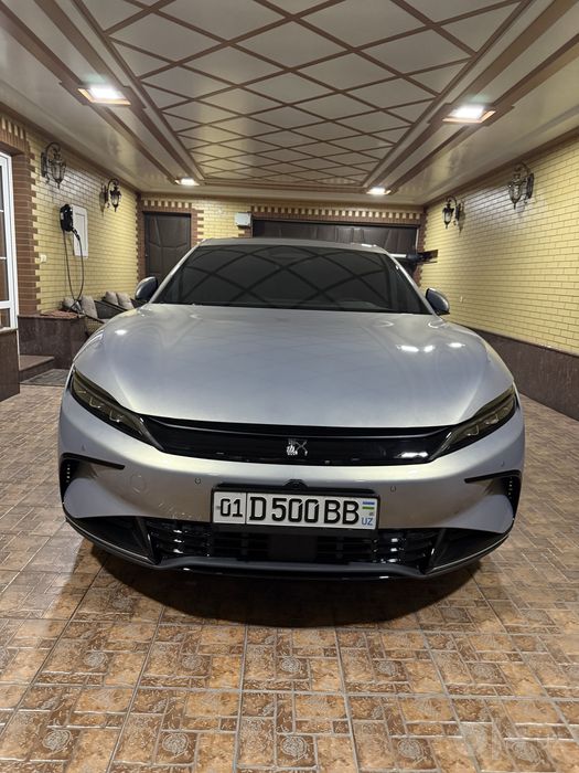 Продаю byd han 635