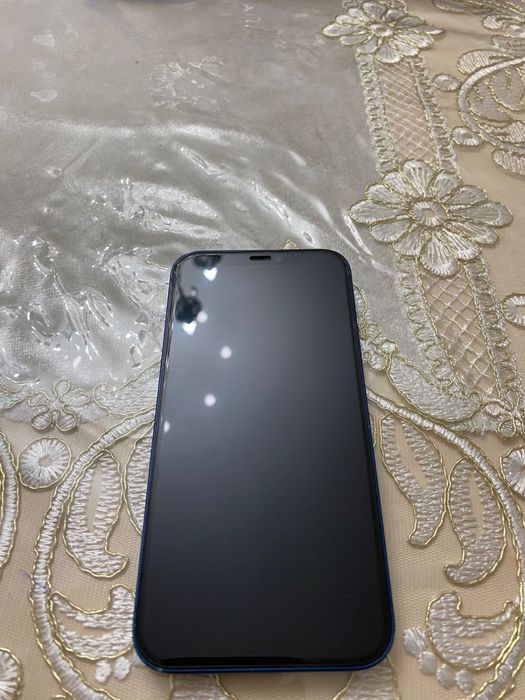 Iphone 12.