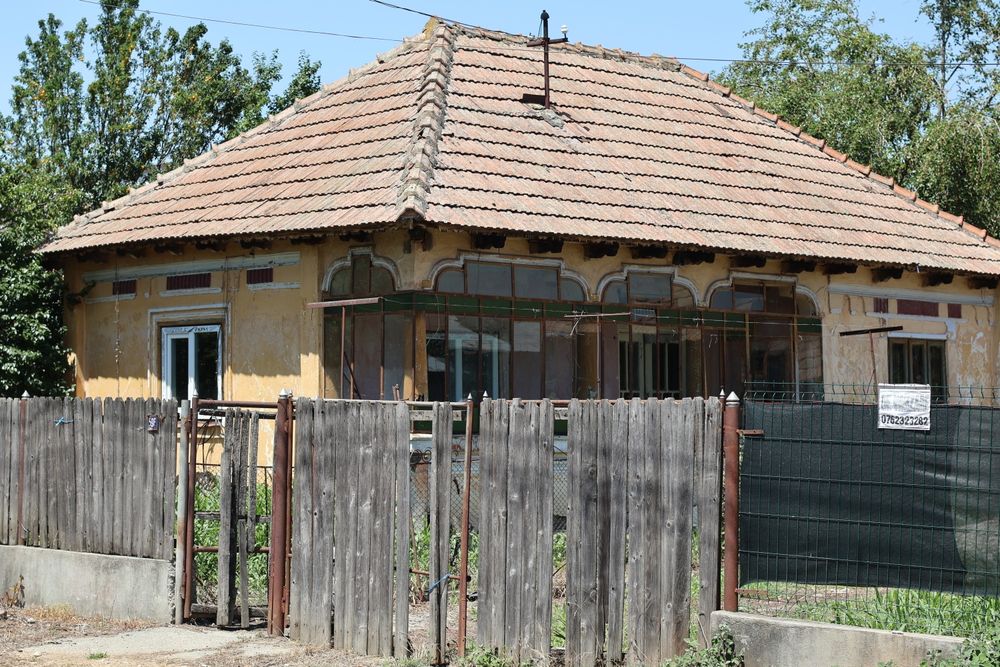 Teren intravilan 5439 mp + livada + casa | fantana + curent | Strejesti de Sus, Olt