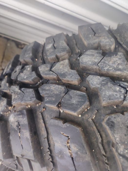 Продам комплект внедорожных шин с дисками