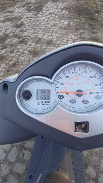 Scuter Honda Dylan 125 !!! pret 1.400 € negociabil