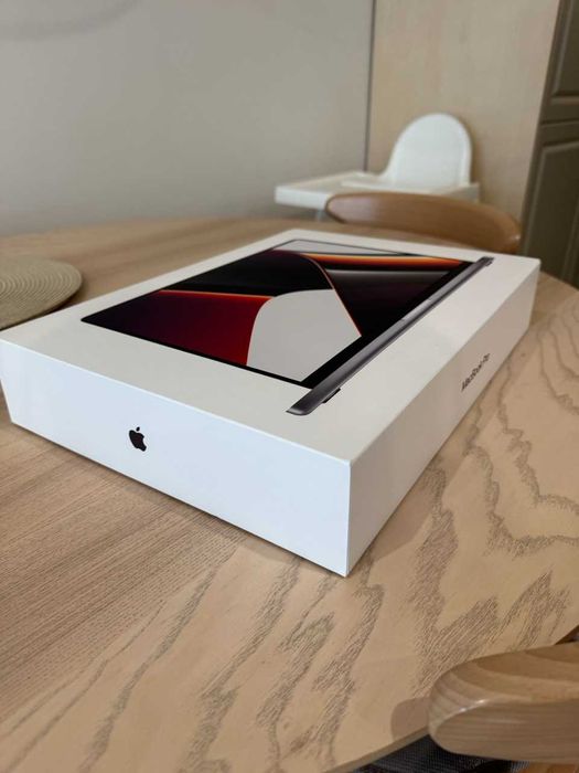 MacBook Pro 16 inch 2021 M1 Pro 16GB 512GB Silver, cutie, cablu