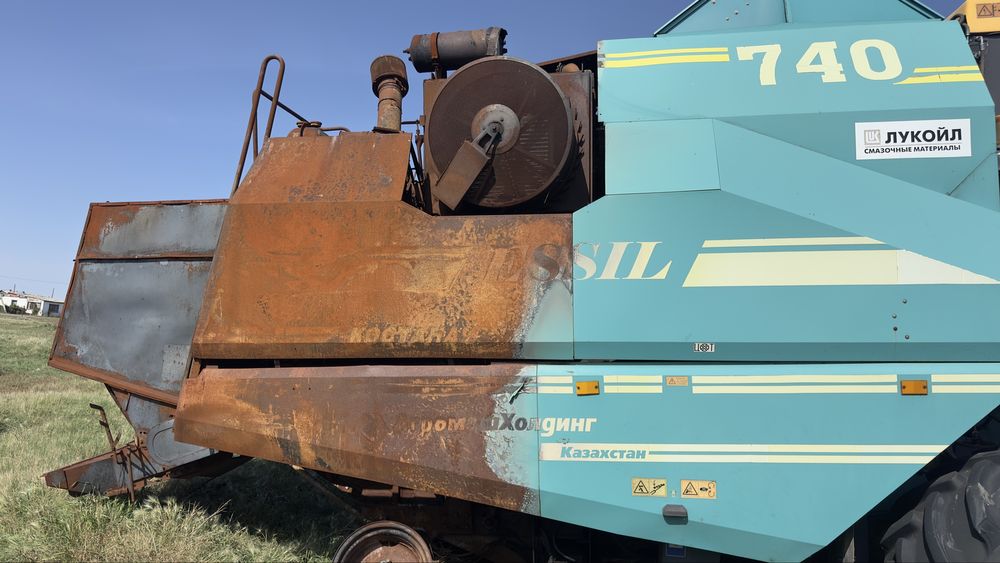 Комбайн Есиль 740