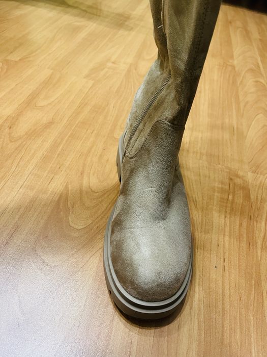 Чизми бежови велур