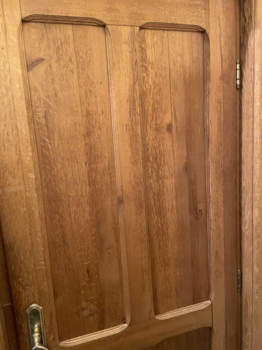 Usa apartament din stejar masiv