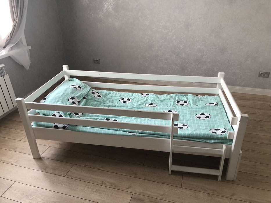 Продам кровать .Сосна