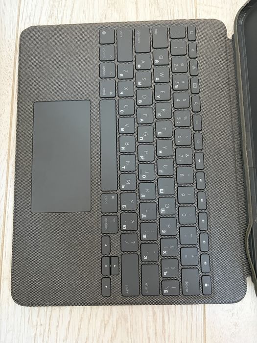 Logitech Combo Touch за iPad Pro 12.9