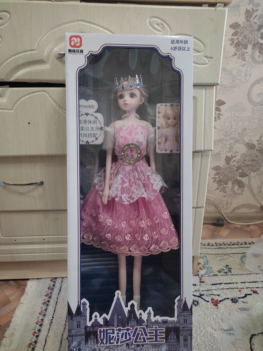 Игрушки и школьные рюкзаки