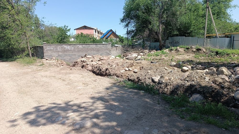 Продам участок возле речки