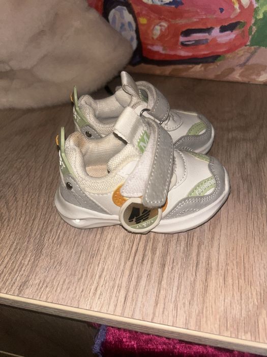 Детские кроссовки