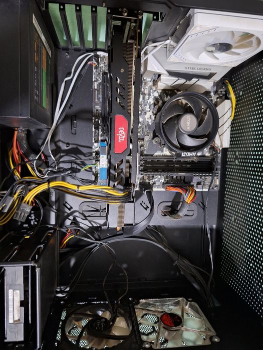 Vând pc gaming urgent