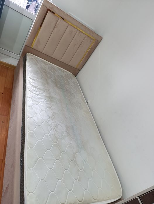 Продам кровать с матрасом