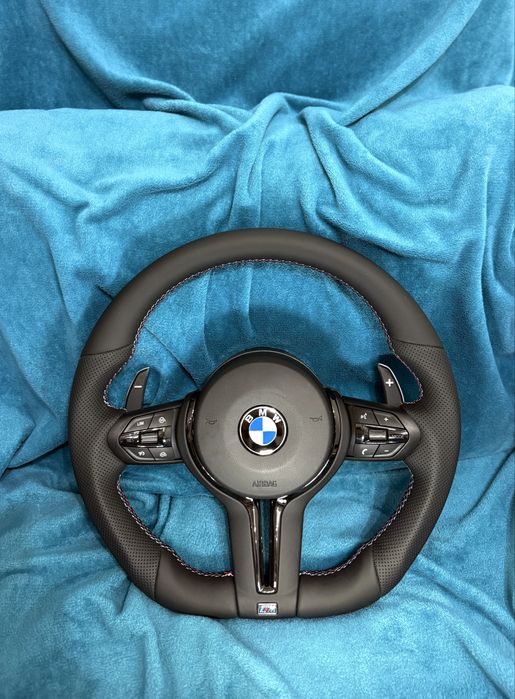 Volan BMW M tesit cu piele si padele