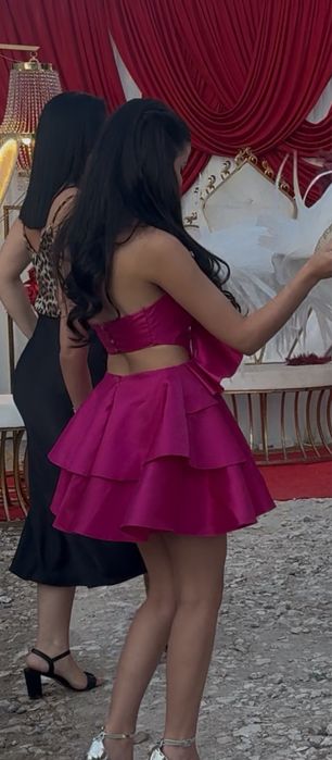 Къса рокля циклама