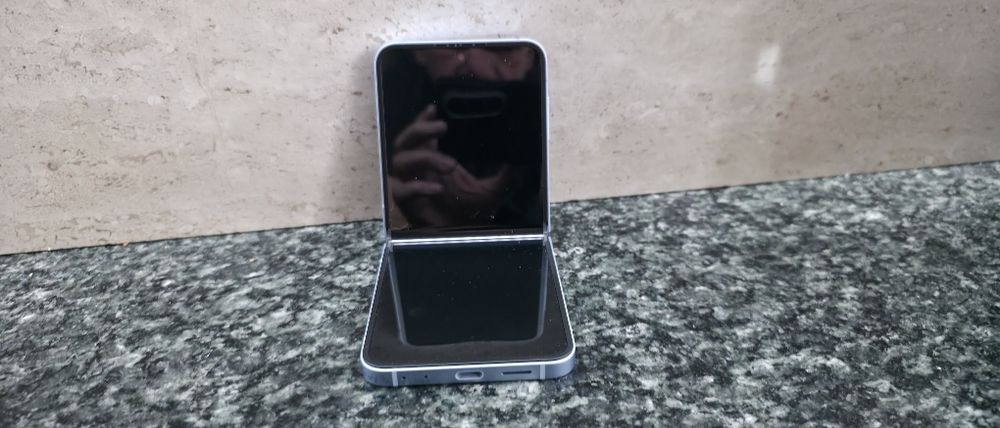 Samsung Z Flip 6 12 GB 256 GB Blue NOU