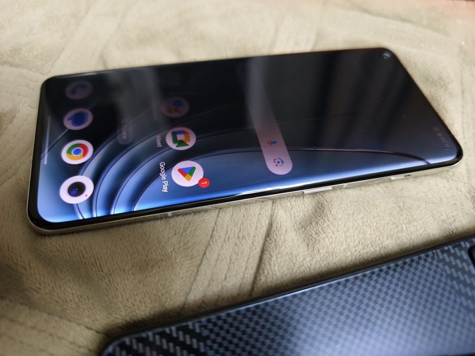 Продам б/у OnePlus 10 Pro 5G