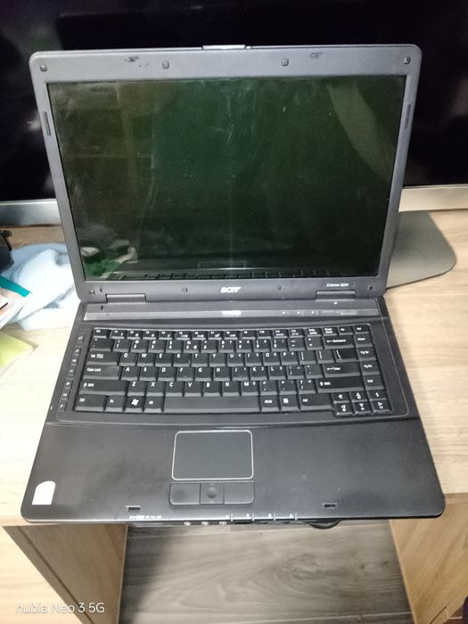 Vand laptop Acer extesna 5220 cu un mic defect
