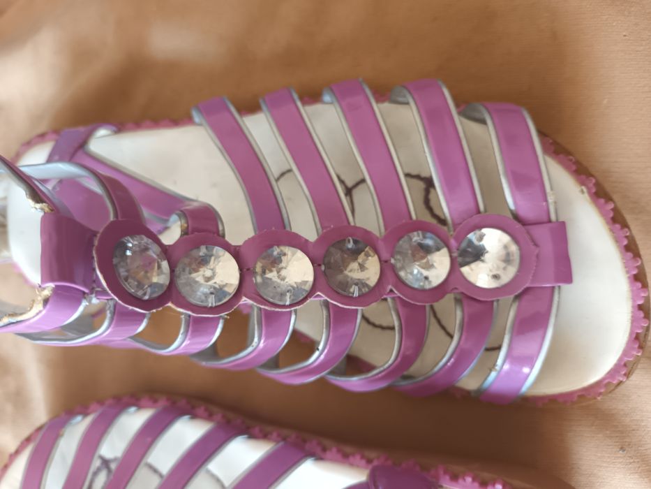 Продам сарафан на девочку и босоножки