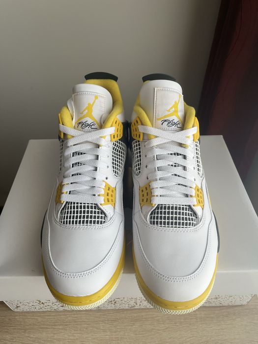 Nike Air Jordan 4 Vivid Sulfur