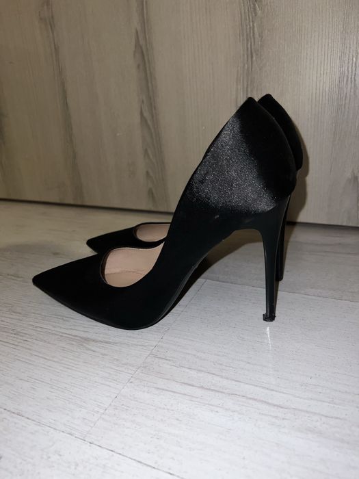 Черни обувки на ток 39 размер