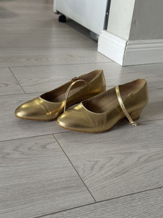 Золотистые туфли 31 размер