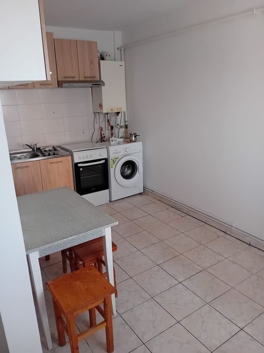 Închiriez apartament cu o camera